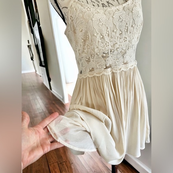 Deja Vu Cream Lace Babydoll Spaghetti Strap Mini Dress Lined Size Large EUC - Picture 4 of 16